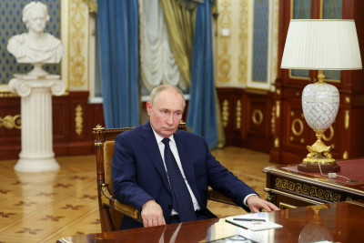Путин поручил установить правила для рекламы банкротства физлиц