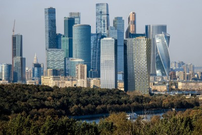 Москва проигрывает регионам в динамике роста цен, но выигрывает в реальном выражении