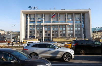 Глава ВТБ: отрасли экономики РФ переживут 2025 год, но будут реструктуризации